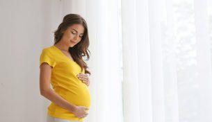 Giảm đau lưng trong thai kỳ các mẹ bầu nên làm gì?